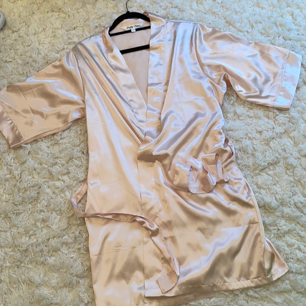 Light pink polyester Robe